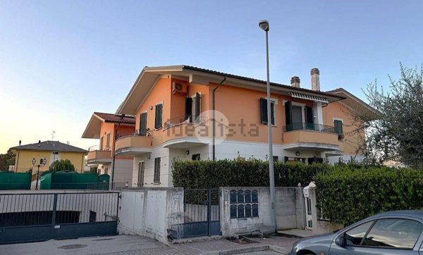 appartamento in vendita a Cartoceto in zona Lucrezia