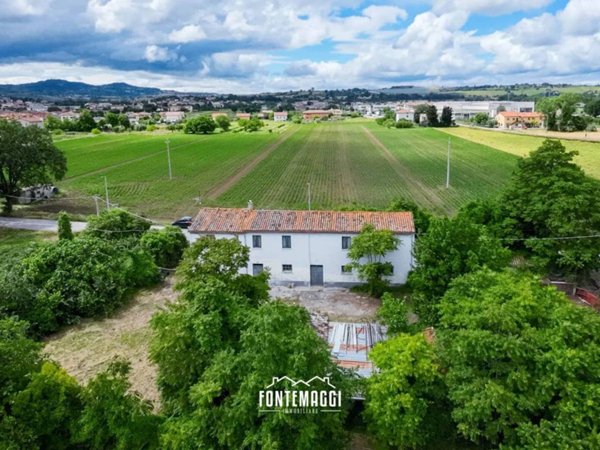 casa indipendente in vendita a Cartoceto in zona Lucrezia