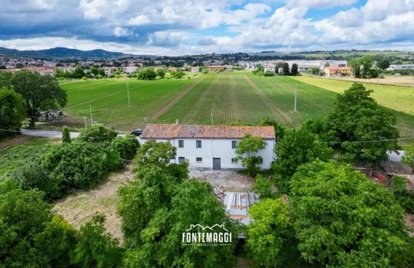 casa indipendente in vendita a Cartoceto in zona Lucrezia
