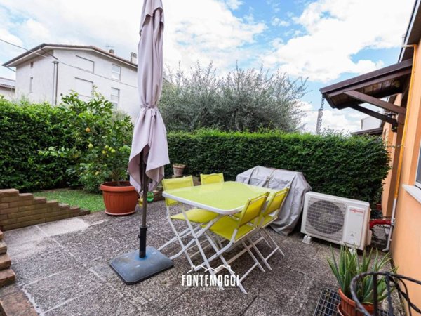 casa indipendente in vendita a Cartoceto in zona Lucrezia