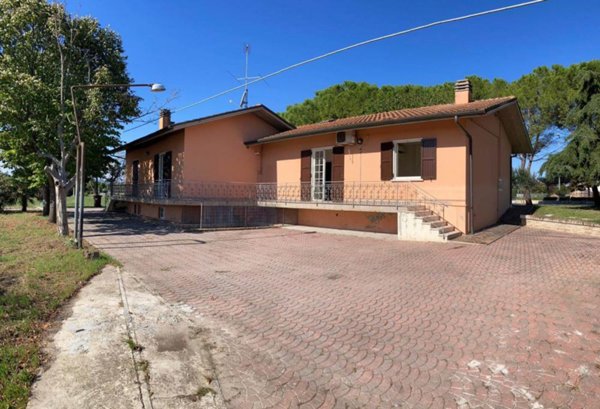 casa indipendente in vendita a Cartoceto in zona Lucrezia