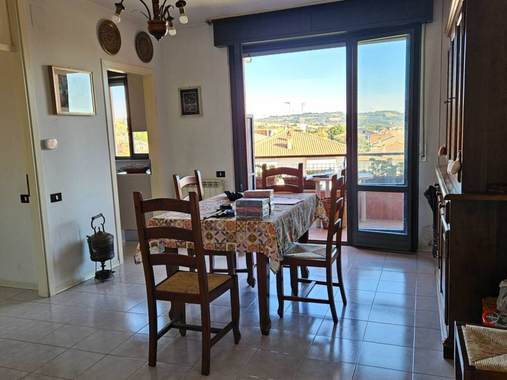 appartamento in vendita a Cartoceto in zona Lucrezia