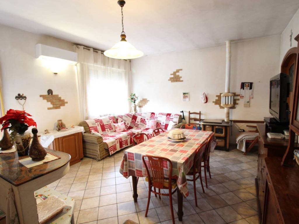 appartamento in vendita a Cartoceto in zona Lucrezia