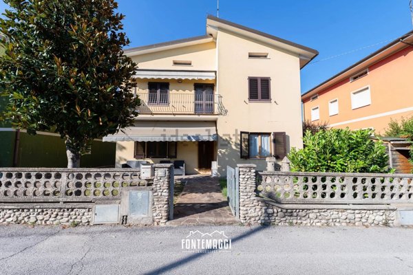 appartamento in vendita a Cartoceto in zona Lucrezia