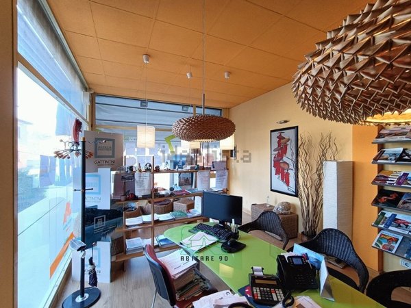 locale commerciale in vendita a Cartoceto in zona Lucrezia