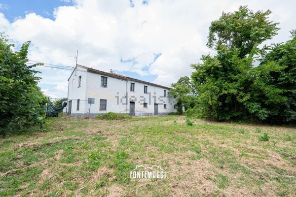 casa indipendente in vendita a Cartoceto in zona Lucrezia