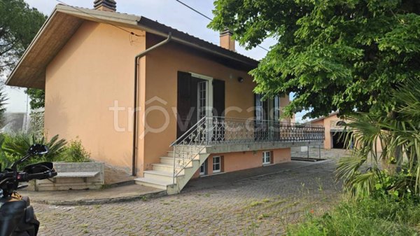 casa indipendente in vendita a Cartoceto in zona Lucrezia