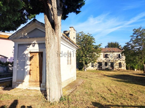 casa indipendente in vendita a Cartoceto in zona Lucrezia