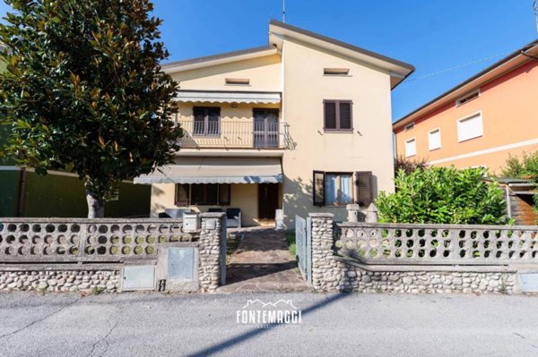 appartamento in vendita a Cartoceto in zona Lucrezia