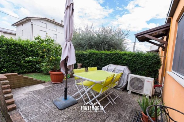 casa indipendente in vendita a Cartoceto in zona Lucrezia