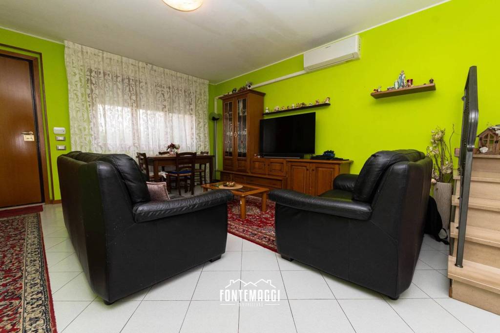 casa indipendente in vendita a Cartoceto in zona Lucrezia