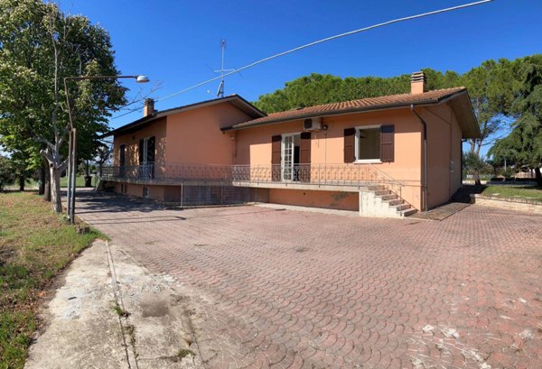 casa indipendente in vendita a Cartoceto in zona Lucrezia