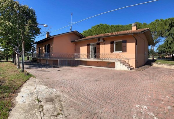 casa indipendente in vendita a Cartoceto in zona Lucrezia