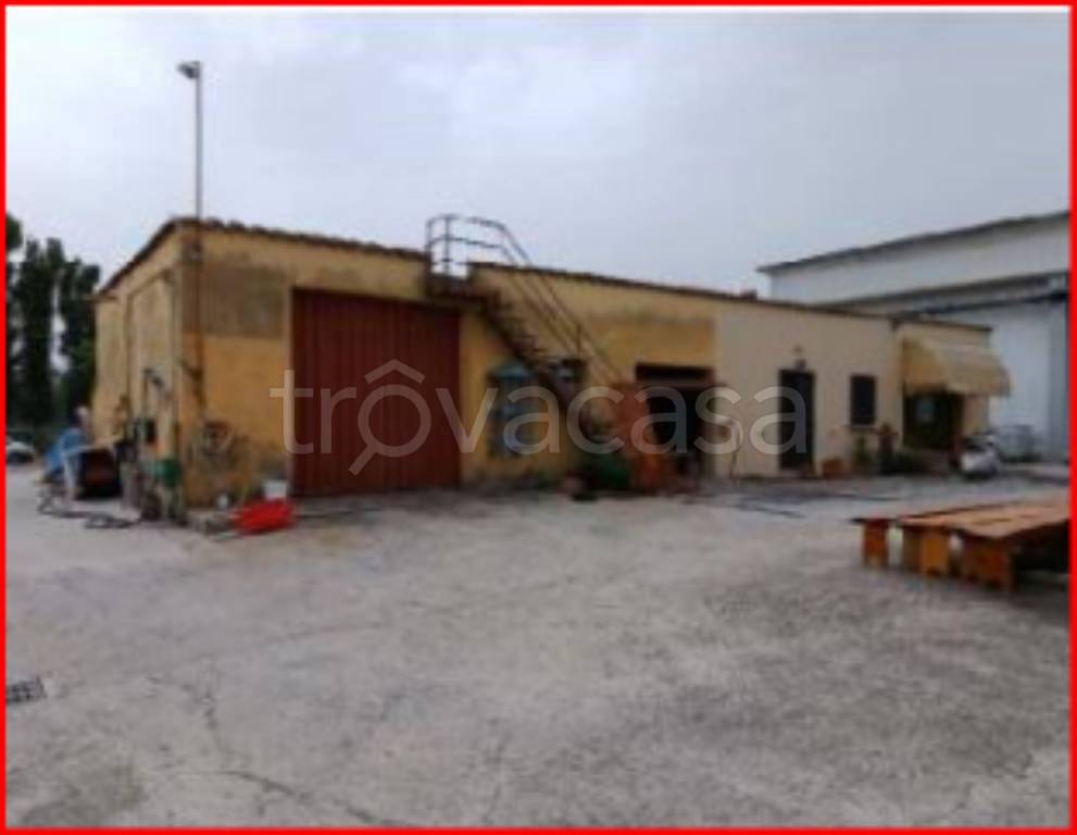 locale commerciale in vendita a Cartoceto in zona Lucrezia