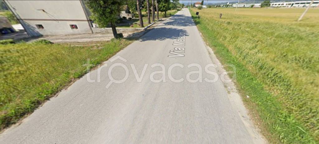 locale commerciale in vendita a Cartoceto in zona Lucrezia