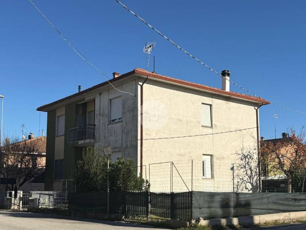 casa indipendente in vendita a Cartoceto in zona Lucrezia