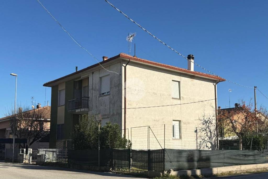 casa indipendente in vendita a Cartoceto in zona Lucrezia