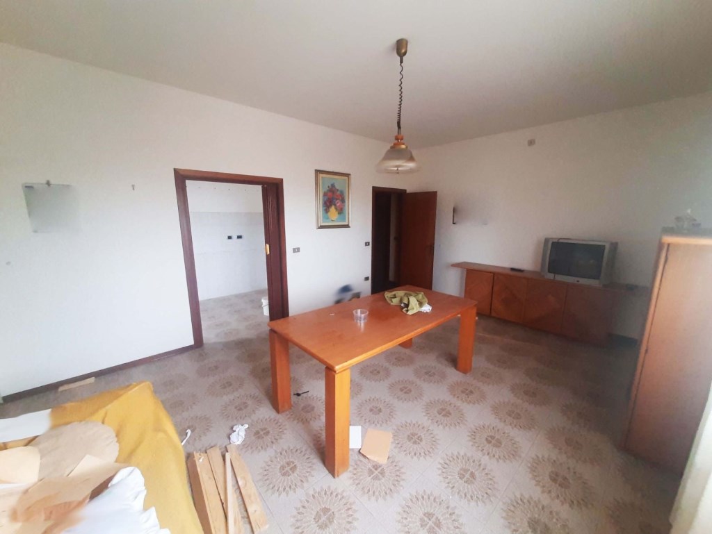 locale commerciale in vendita a Cartoceto in zona Lucrezia