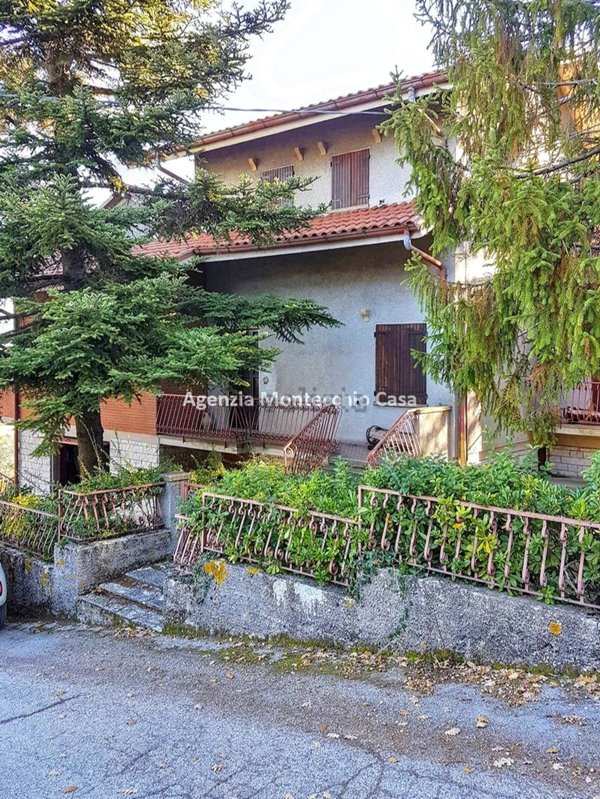 casa indipendente in vendita a Cartoceto