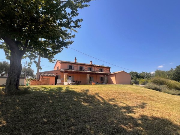 casa indipendente in vendita a Cartoceto