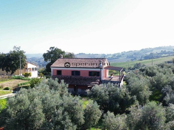 casa indipendente in vendita a Cartoceto