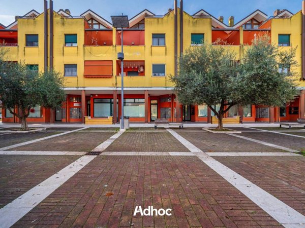 negozio in vendita a Cartoceto in zona Lucrezia