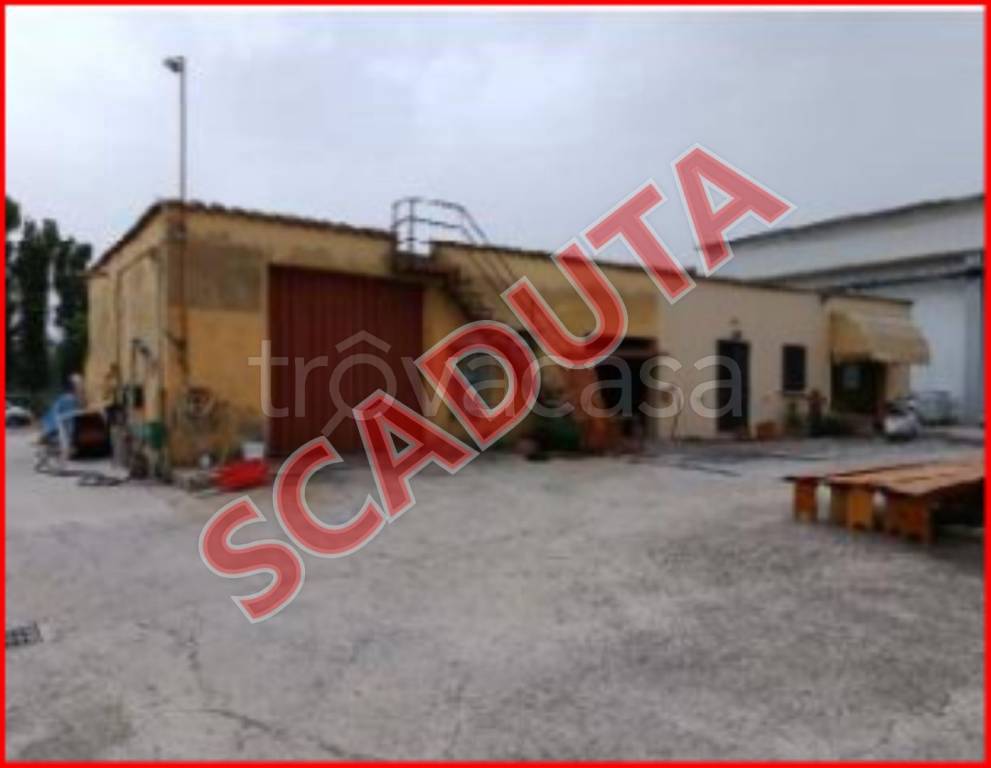 locale commerciale in vendita a Cartoceto in zona Lucrezia