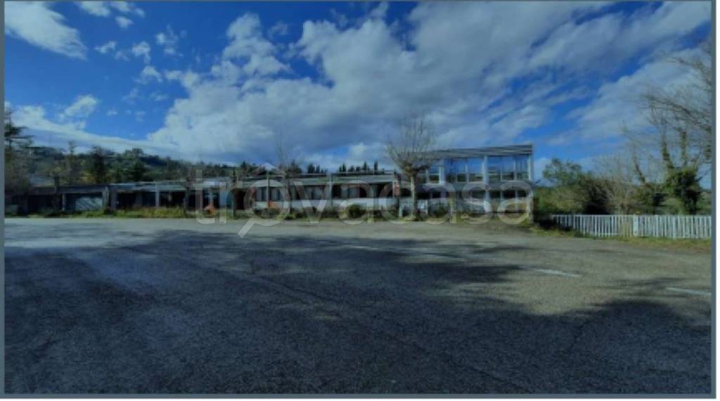 locale commerciale in vendita a Cartoceto in zona Sant'Anna