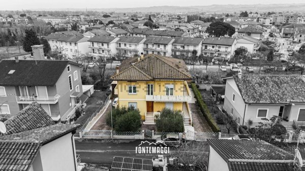 casa indipendente in vendita a Cartoceto in zona Lucrezia