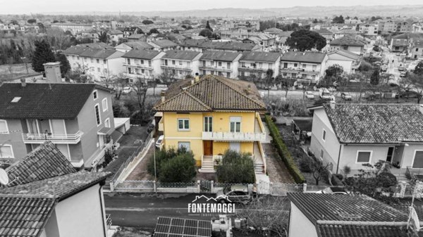 casa indipendente in vendita a Cartoceto in zona Lucrezia