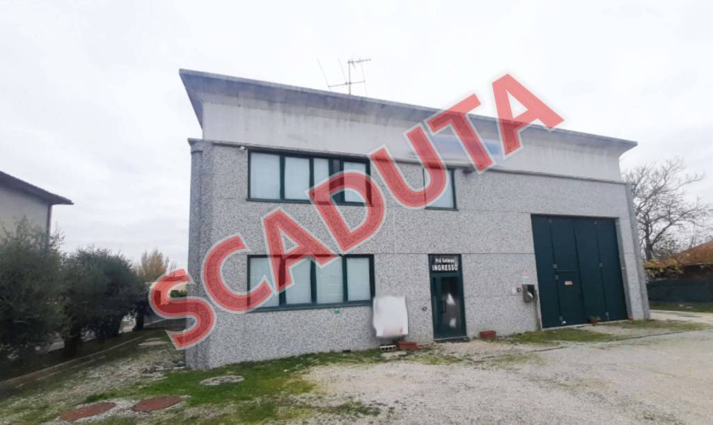 locale commerciale in vendita a Cartoceto in zona Lucrezia
