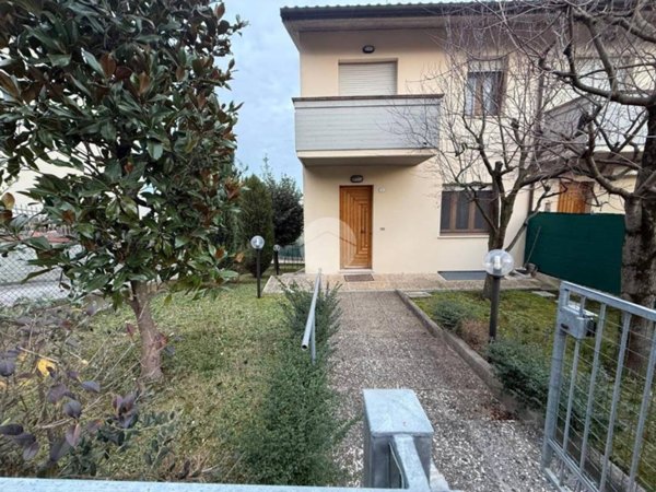 casa indipendente in vendita a Cartoceto in zona Lucrezia