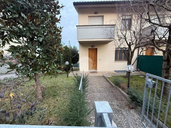 casa indipendente in vendita a Cartoceto in zona Lucrezia