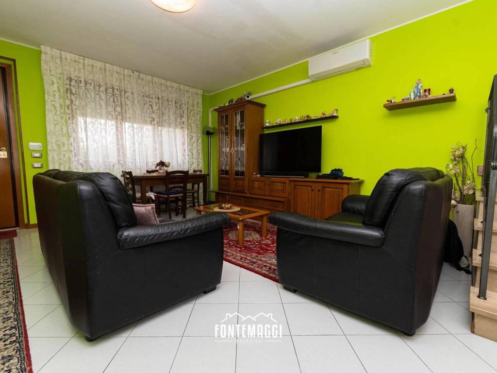 casa indipendente in vendita a Cartoceto in zona Lucrezia