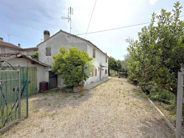 casa indipendente in vendita a Cartoceto in zona Lucrezia