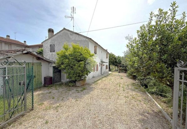 casa indipendente in vendita a Cartoceto in zona Lucrezia