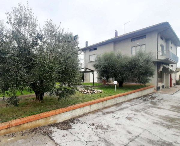 appartamento in vendita a Cartoceto in zona Lucrezia