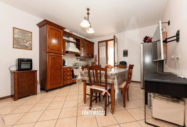 appartamento in vendita a Cartoceto in zona Lucrezia