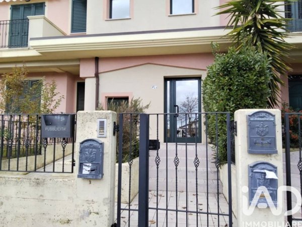 appartamento in vendita a Cartoceto in zona Lucrezia