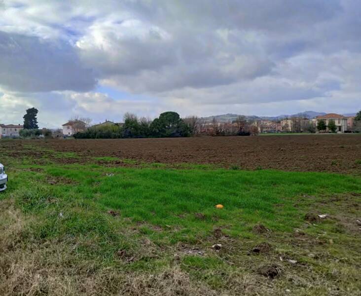 terreno edificabile in vendita a Cartoceto in zona Lucrezia