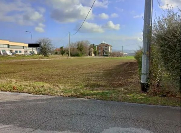 terreno edificabile in vendita a Cartoceto in zona Lucrezia