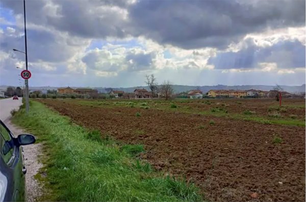 terreno edificabile in vendita a Cartoceto in zona Lucrezia