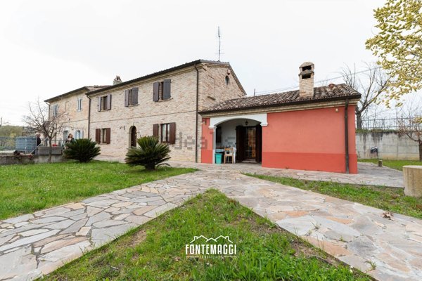 casa indipendente in vendita a Cartoceto in zona Lucrezia