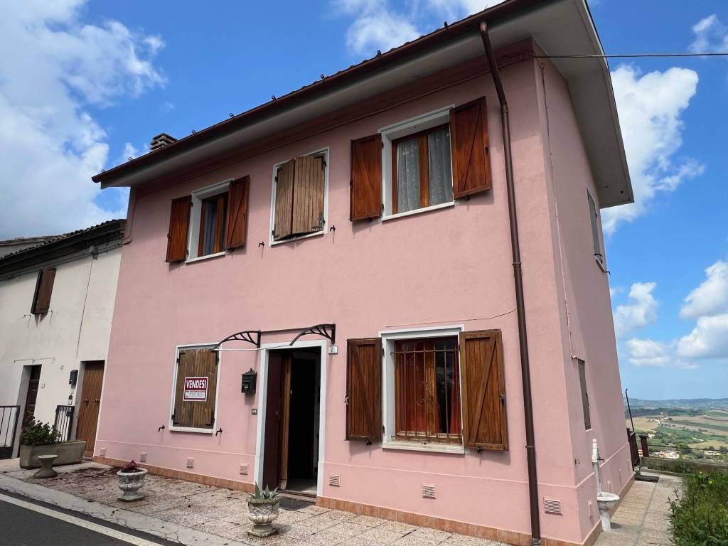 pentavano in vendita a Cartoceto