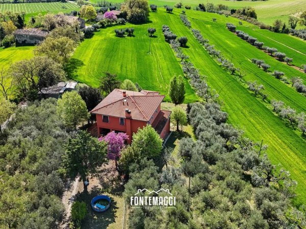 casa indipendente in vendita a Cartoceto in zona Lucrezia