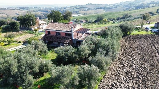 casa indipendente in vendita a Cartoceto in zona Sant'Anna