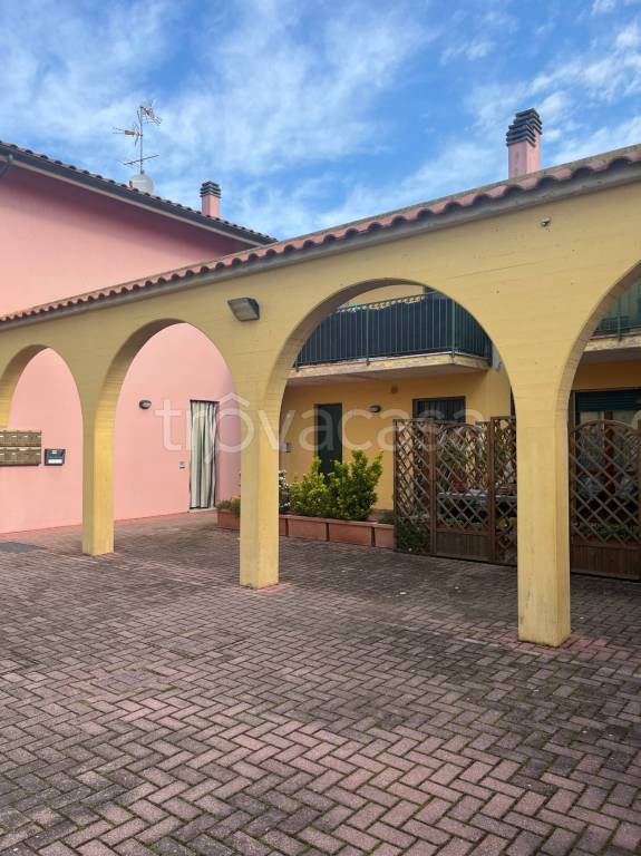 appartamento in vendita a Cartoceto in zona Lucrezia