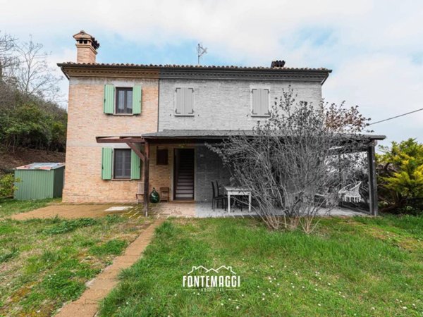casa indipendente in vendita a Cartoceto in zona Lucrezia