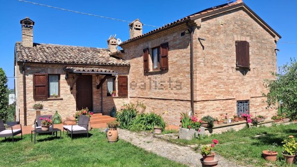 casa indipendente in vendita a Cartoceto