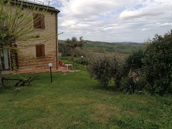 casa indipendente in vendita a Cartoceto in zona Lucrezia